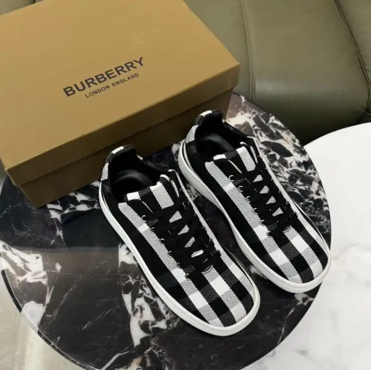 hype Burberry Sneakers