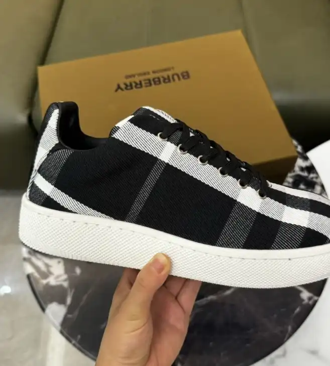 hype Burberry Sneakers