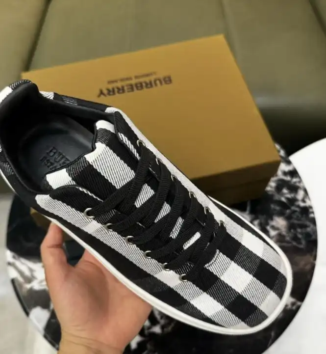 hype Burberry Sneakers