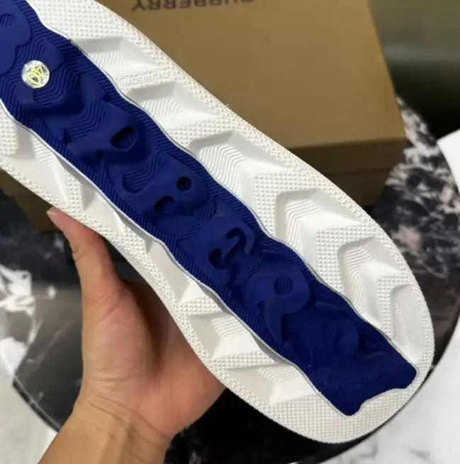 hype Burberry Sneakers