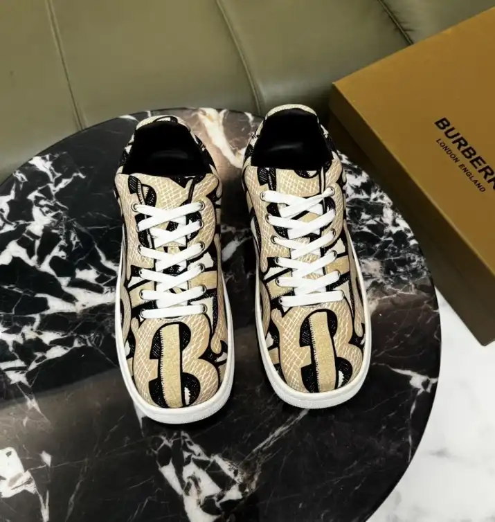 hype Burberry Sneakers