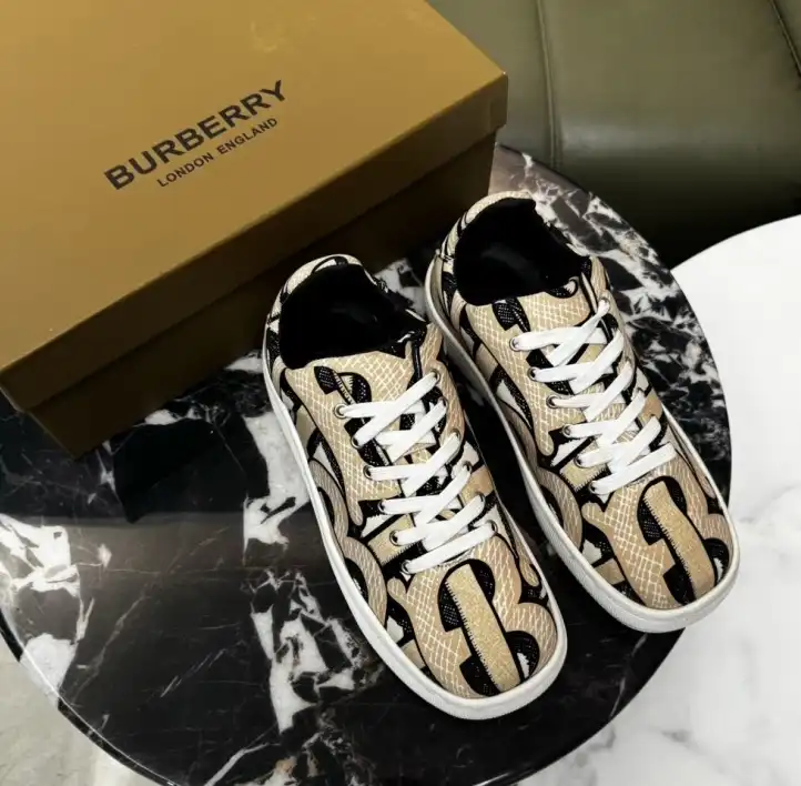 hype Burberry Sneakers