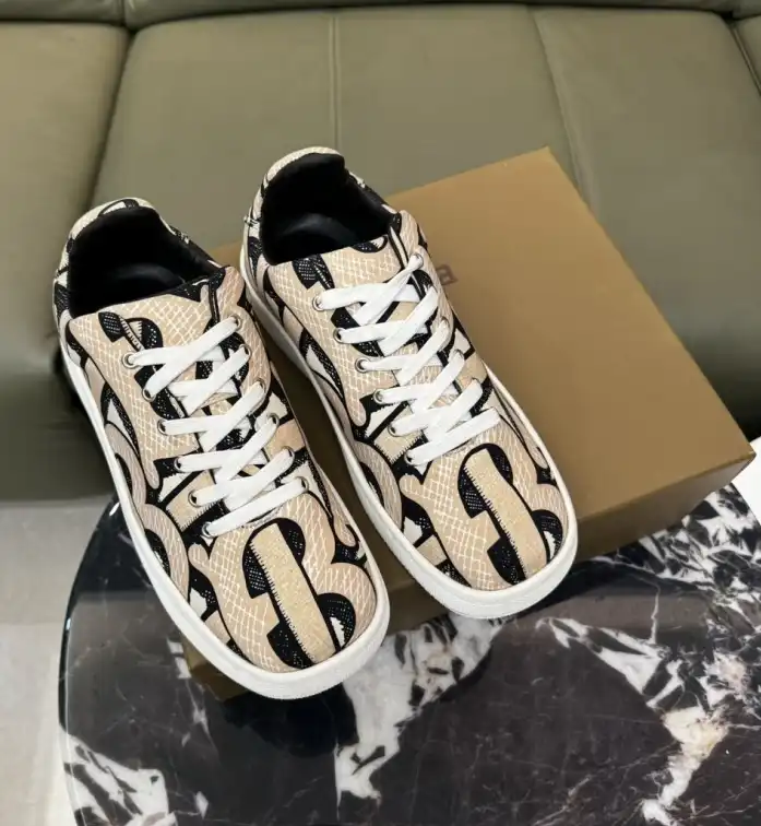 hype Burberry Sneakers