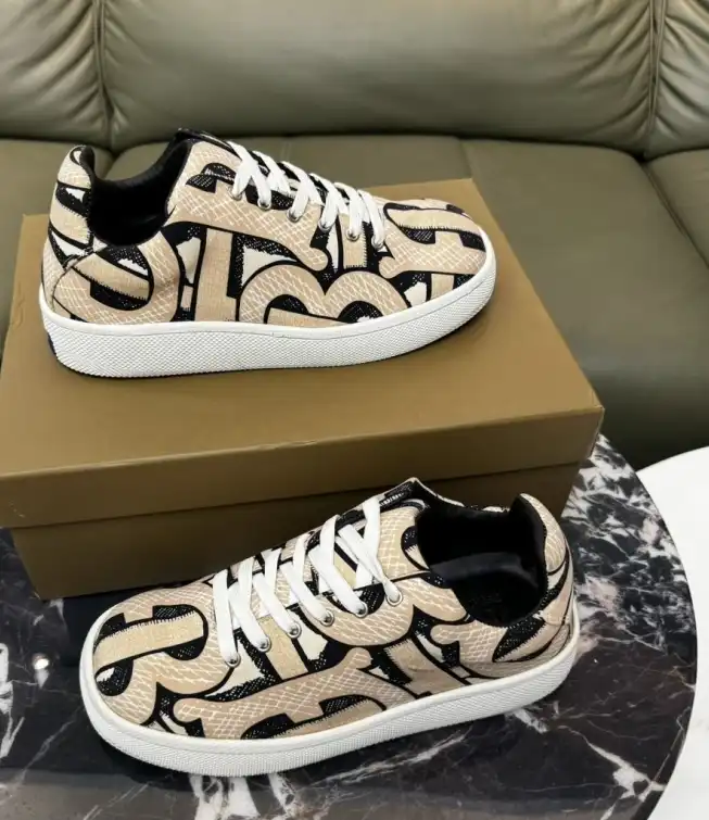 hype Burberry Sneakers