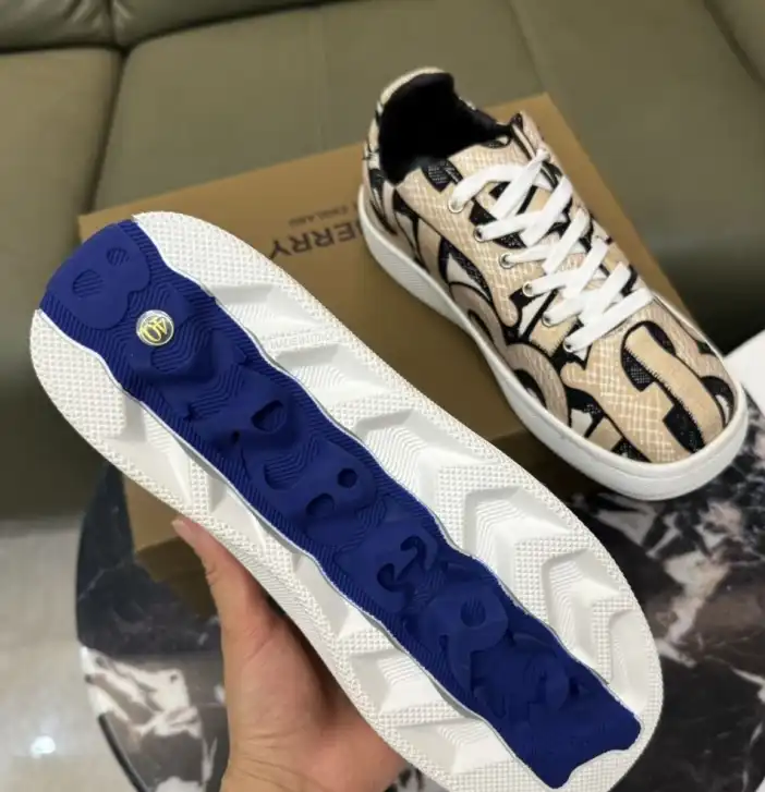 hype Burberry Sneakers