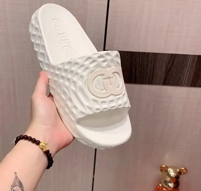 hype Gucci Slippers