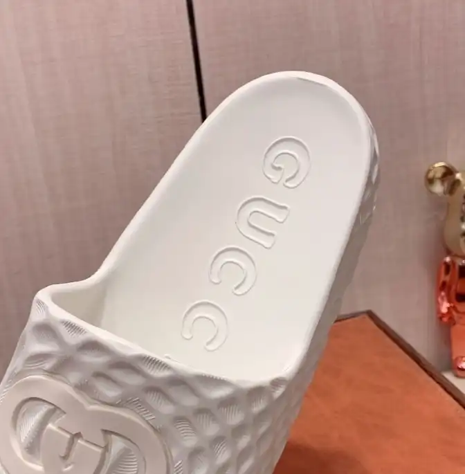 hype Gucci Slippers