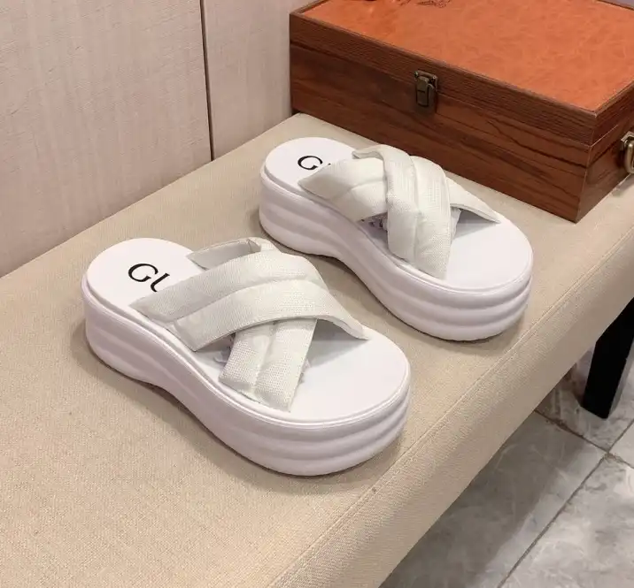 hype Gucci Slippers