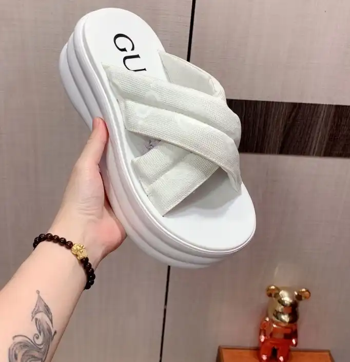 hype Gucci Slippers