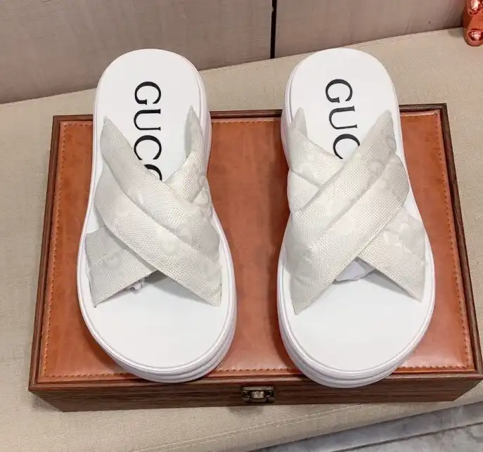 hype Gucci Slippers