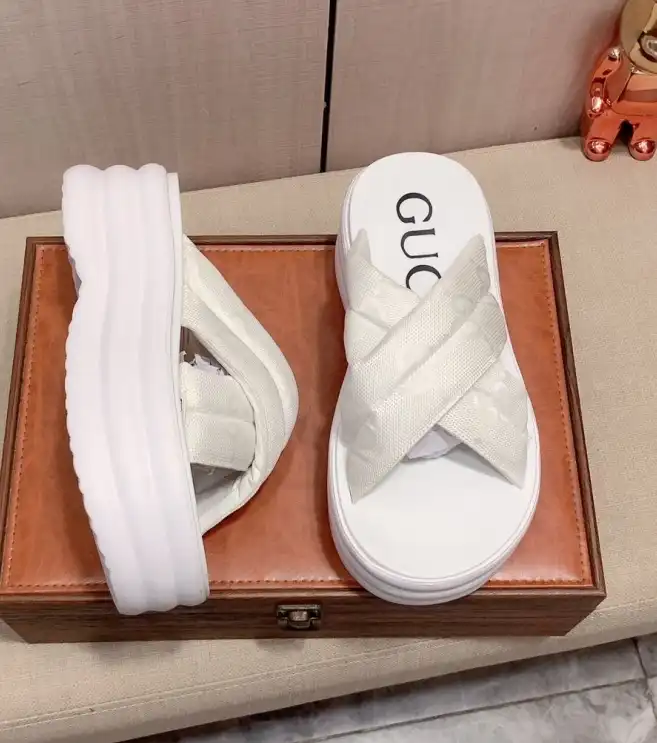 hype Gucci Slippers