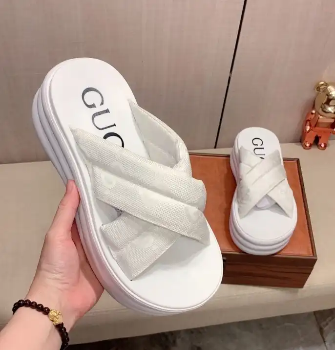 hype Gucci Slippers