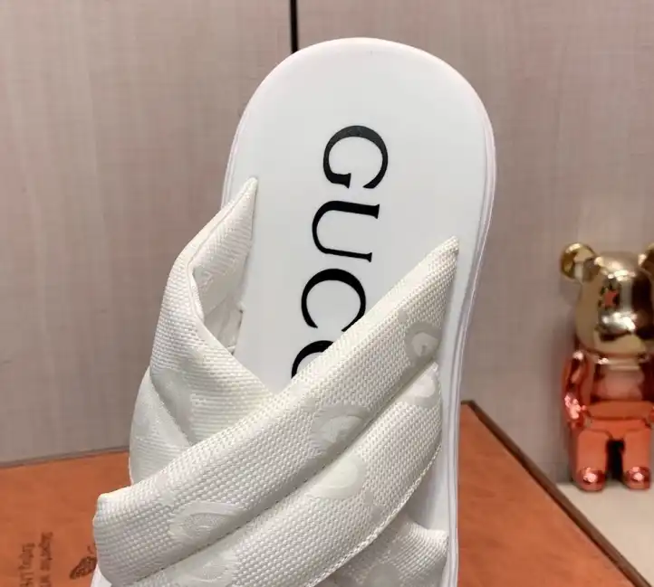 hype Gucci Slippers