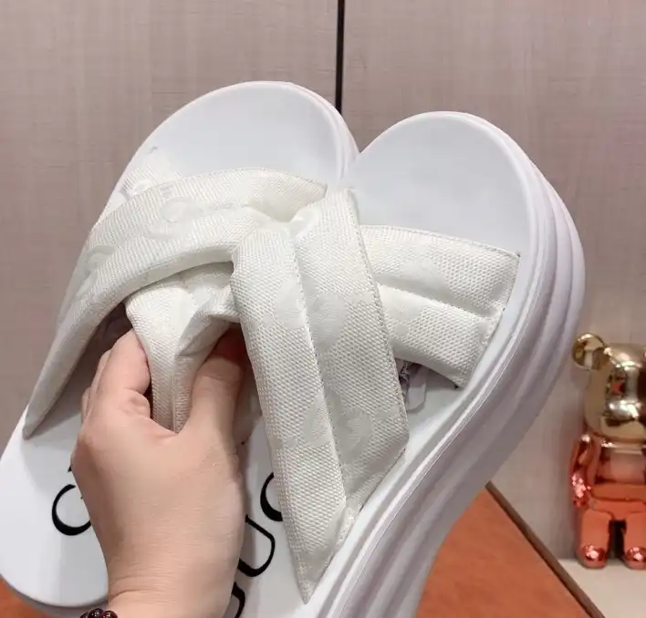 hype Gucci Slippers