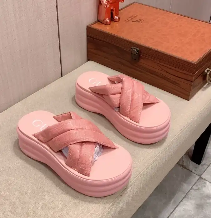 hype Gucci Slippers