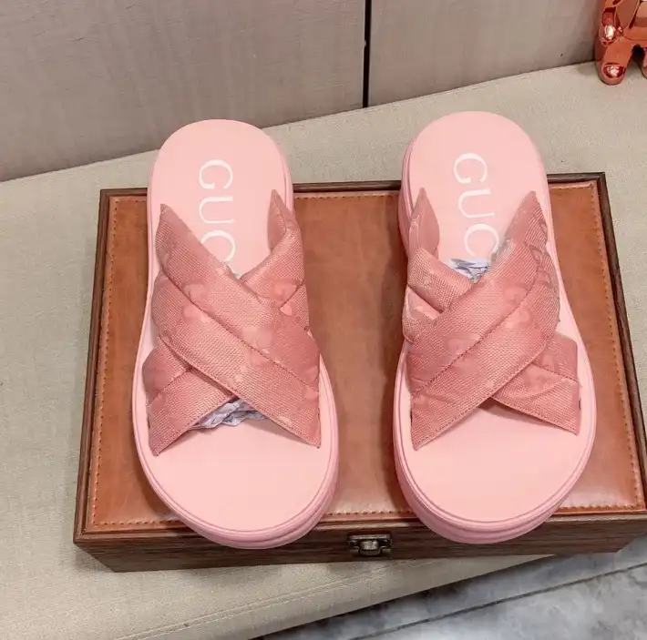 hype Gucci Slippers