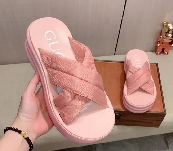 hype Gucci Slippers