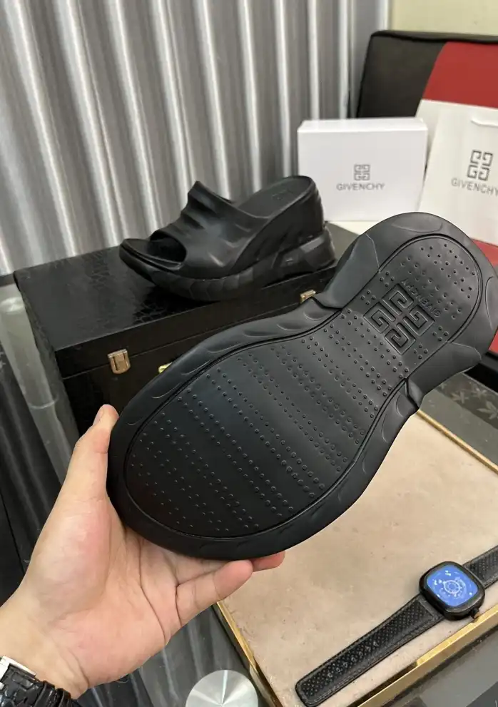 hype Givenchy Slippers