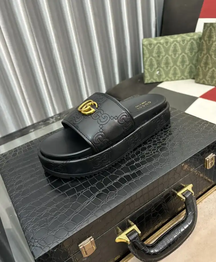 hype Gucci Slippers