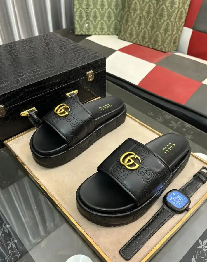 hype Gucci Slippers