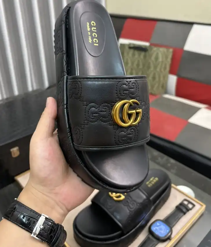 hype Gucci Slippers