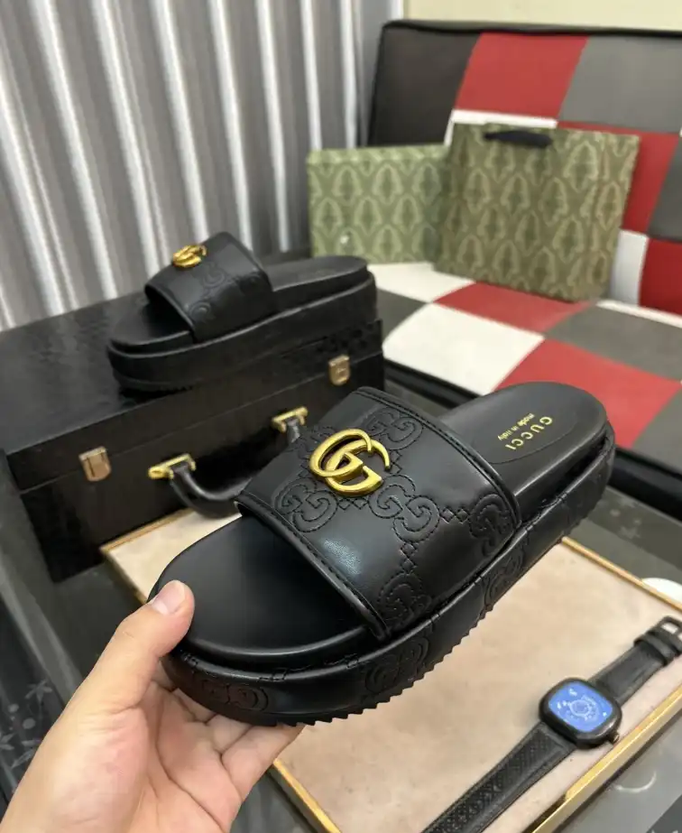 hype Gucci Slippers