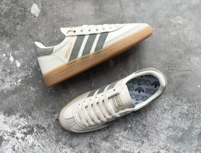 hype Adidas Sneakers