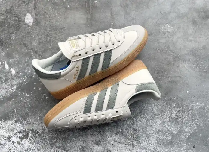 hype Adidas Sneakers