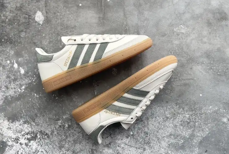 hype Adidas Sneakers