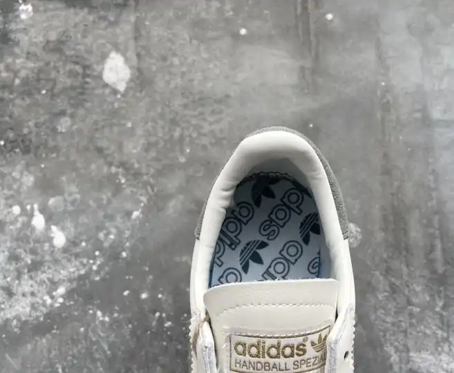 hype Adidas Sneakers