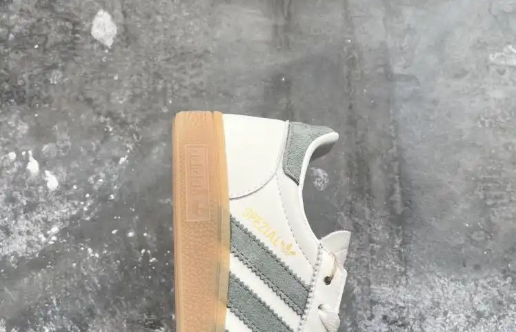 hype Adidas Sneakers