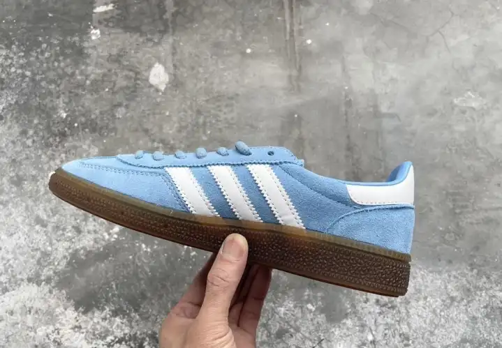 hype Adidas Sneakers