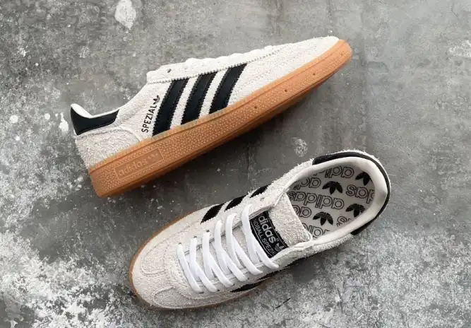 hype Adidas Sneakers