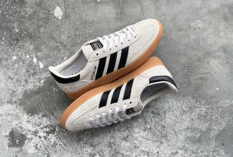 hype Adidas Sneakers