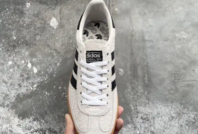 hype Adidas Sneakers