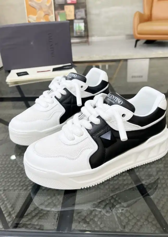 hype Valentino Sneakers