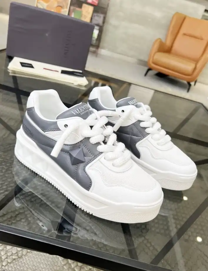 hype Valentino Sneakers