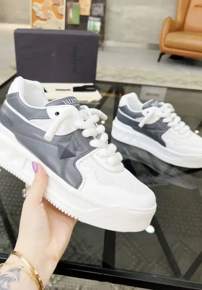 hype Valentino Sneakers