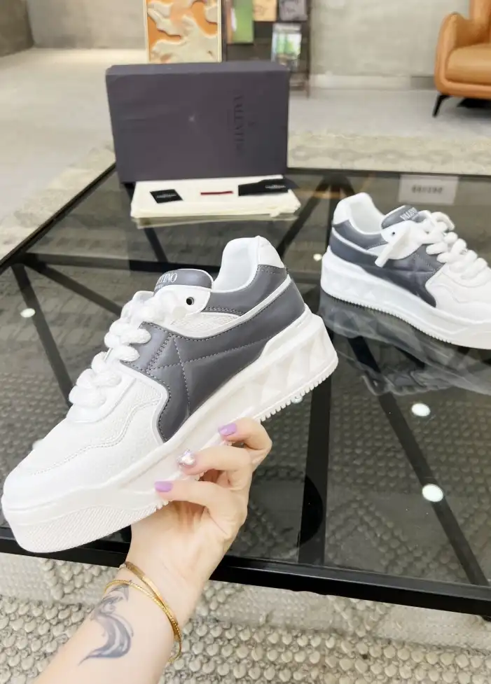 hype Valentino Sneakers