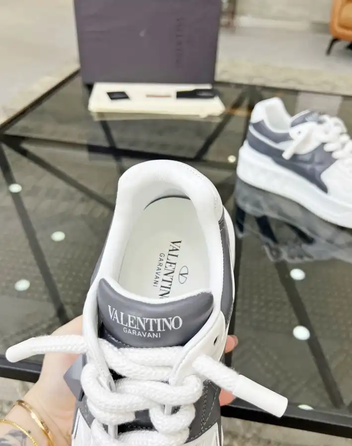 hype Valentino Sneakers