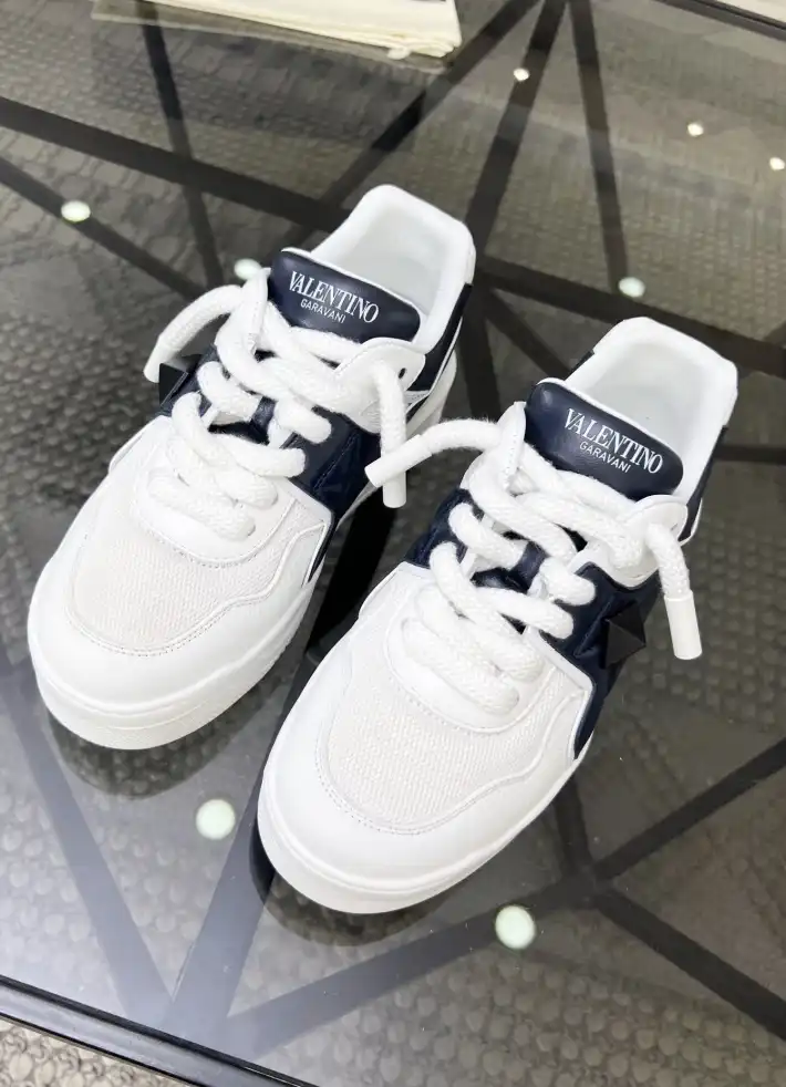 hype Valentino Sneakers