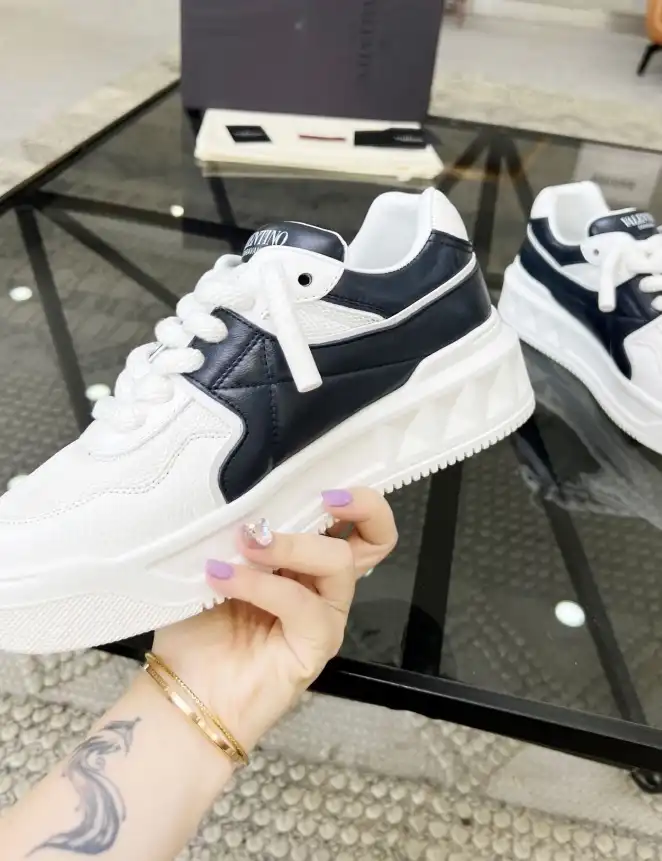 hype Valentino Sneakers