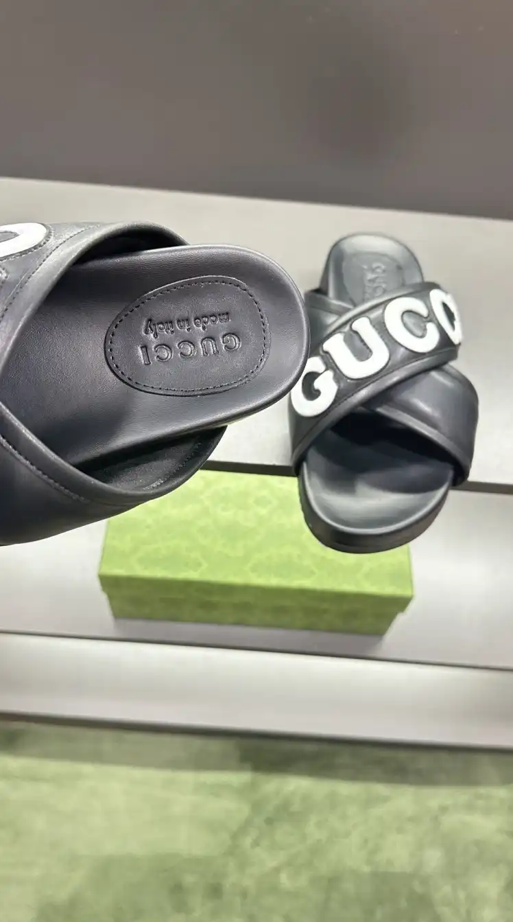 hype Gucci Slippers