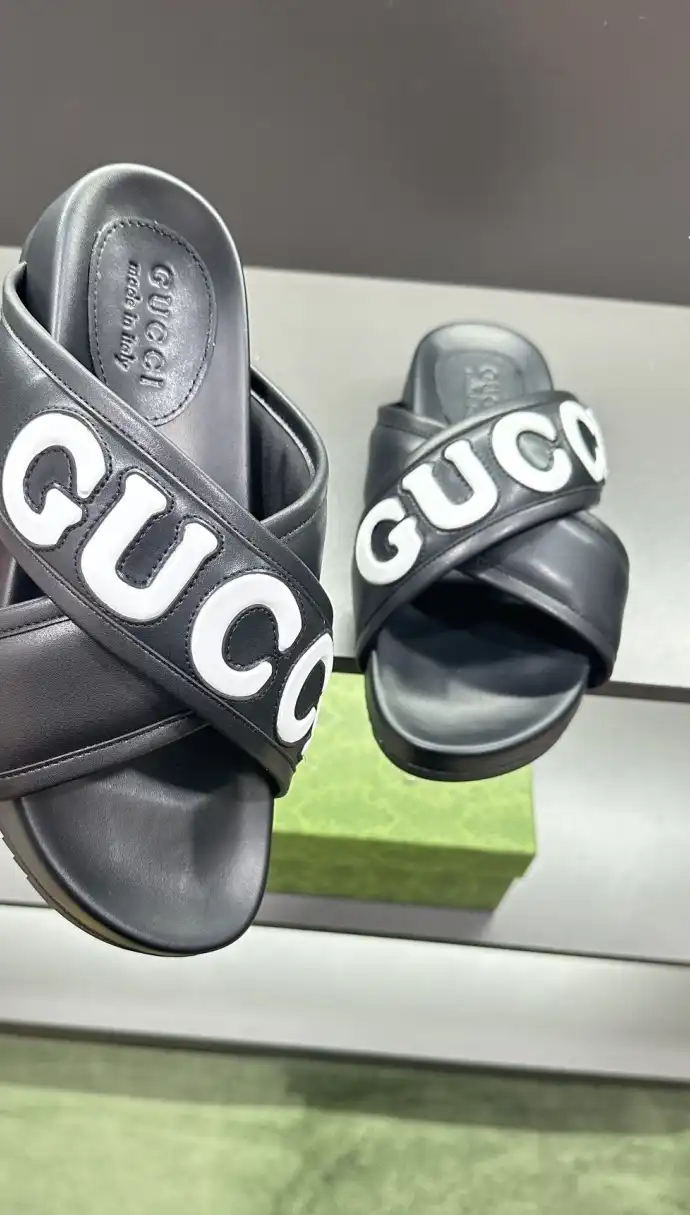 hype Gucci Slippers