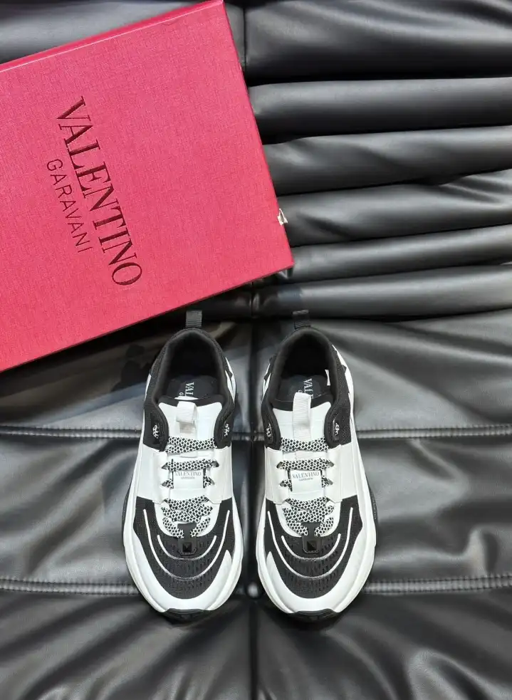 hype Valentino Sneakers