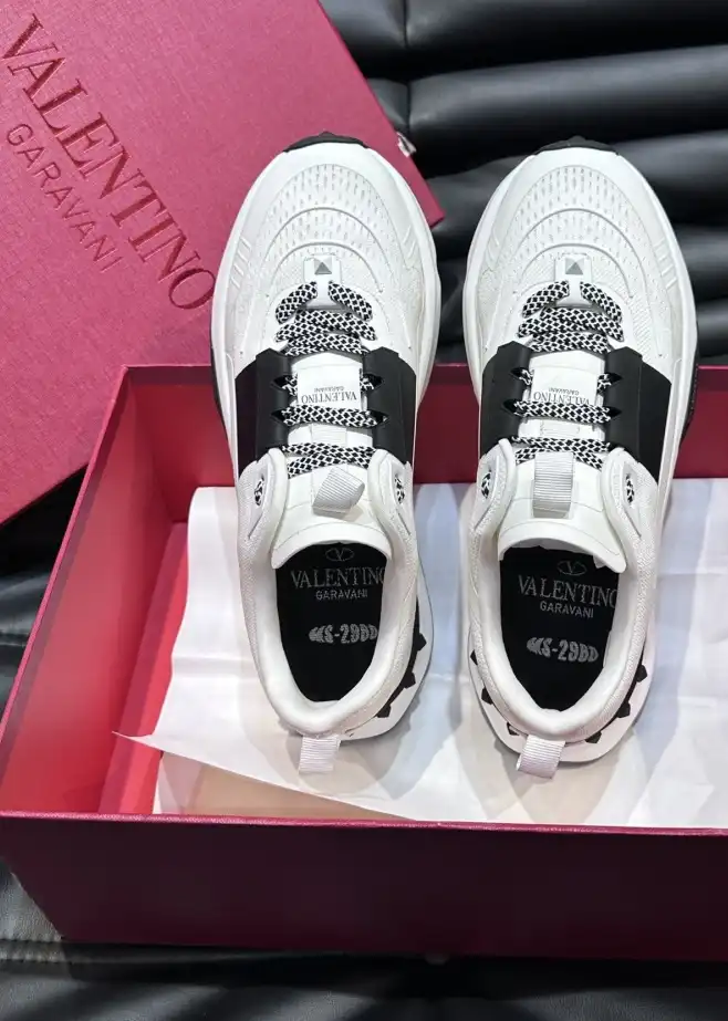 hype Valentino Sneakers