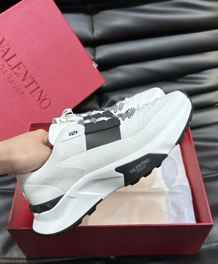 hype Valentino Sneakers