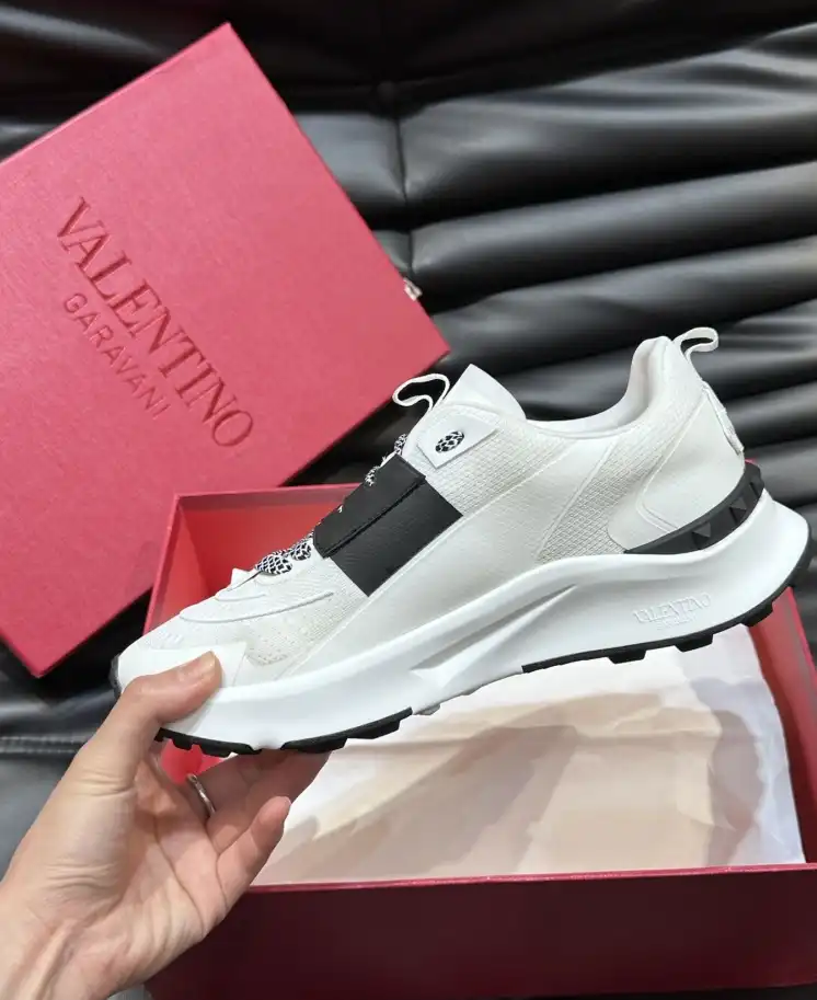 hype Valentino Sneakers