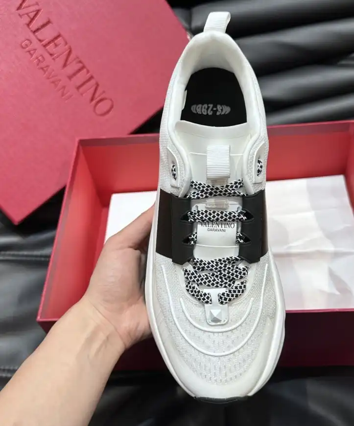 hype Valentino Sneakers