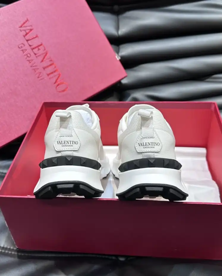 hype Valentino Sneakers